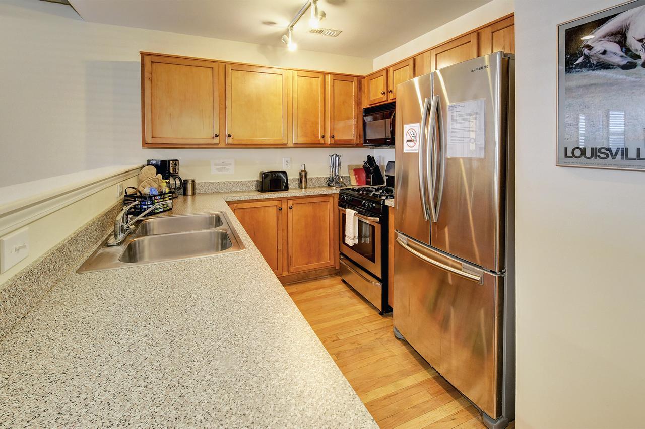 Restaurant Row Townhouse 2 King Bedrooms Louisville Bagian luar foto